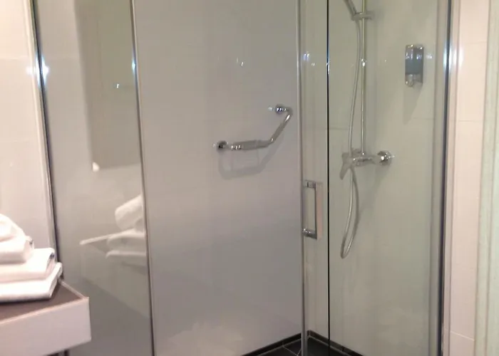 מלון Rheinhotel Lamm 3*