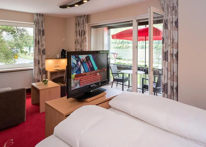 מלון Rheinhotel Lamm 3*